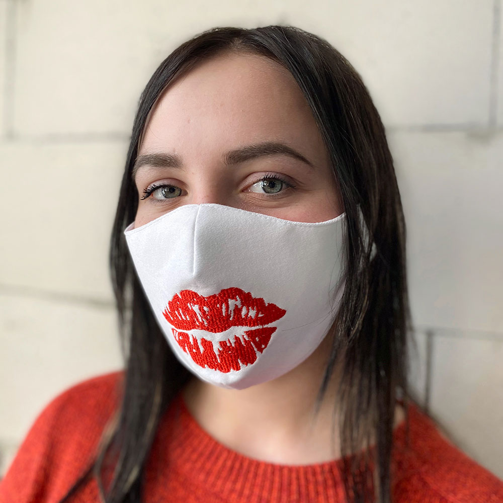 Защитная маска для лица "Kiss" белая